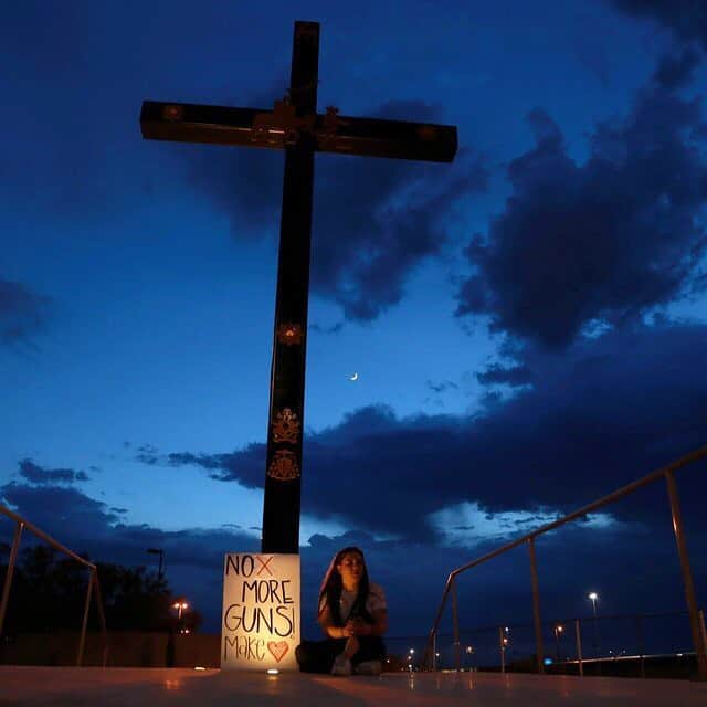 ニューヨーク・タイムズさんのインスタグラム写真 - (ニューヨーク・タイムズInstagram)「In less than 24 hours, 2 mass shootings in the United States have left at least 29 people dead. The killings are the latest in a particularly brutal week for gun violence in the country. On Saturday, a 21-year-old gunman turned a Walmart in El Paso, Texas, into a scene of chaos in an attack that left at least 20 people dead and 26 others wounded. About 13 hours later, a man stormed an entertainment district in Dayton, Ohio, and killed at least 9 people and wounded another 27. Last week, a gunman killed 3 people and wounded 13 others in a shooting at a garlic festival in Gilroy, California. In all, there have been at least 32 mass shootings — defined as 3 or more killings in a single episode — in the U.S. this year. @adrianazehbrauskas, Jorge Salgado, @cttobin, @howdyluke and Carlos Sanchez took these photos, which are from Dayton and El Paso. This is a developing story. Visit the link in our bio for the latest updates.」8月5日 2時08分 - nytimes