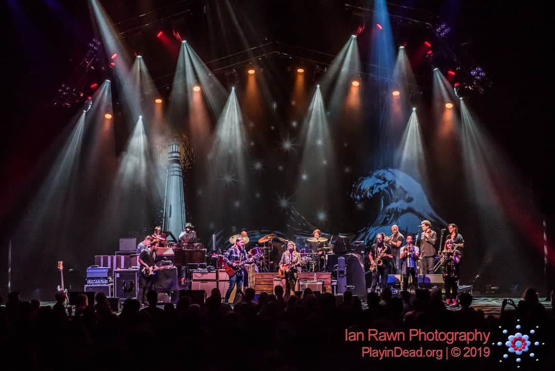 テデスキ・トラックス・バンドのインスタグラム：「Thank you Atlanta for two great nights at The Fox Theatre! All photos by Ian Rawn @playindeadphoto.」