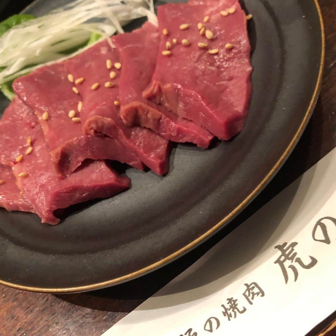 高嶋ちさ子さんのインスタグラム写真 - (高嶋ちさ子Instagram)「ザワつく方と家族焼肉。 昨日を抜かせば今週は6回肉でした。どのお肉も本当に美味しかった。 今日は初虎の穴でした。最初から最後まで美しいお肉様達でした。 ザワつく一茂様ご馳走さまでした。」8月4日 20時51分 - chisakotakashima