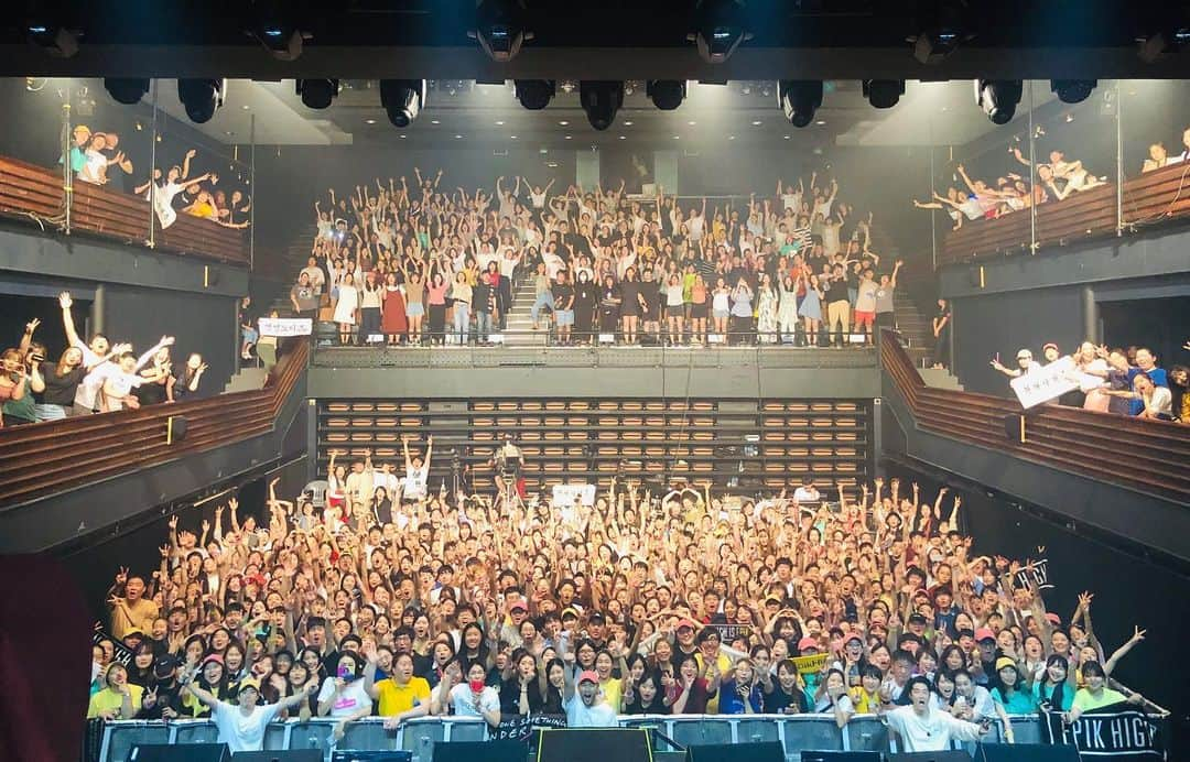 TABLO さんのインスタグラム写真 - (TABLO Instagram)「에픽하이 소극장 콘서트 현재상영중 2019 4회 가족사진!!! - #첫일요콘 #금토놀고더노는사람들 #문지원의soot #뿜뿜뿜뿜 #에픽하이콘서트 #현재상영중2019 #에픽하이 #EPIKHIGH」8月4日 20時53分 - blobyblo