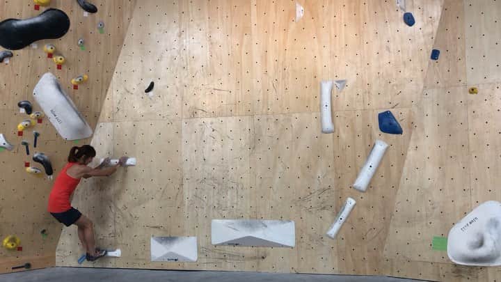 ホン・イン・リーのインスタグラム：「Fun session @boulderpark_basecamp with climbers :)」