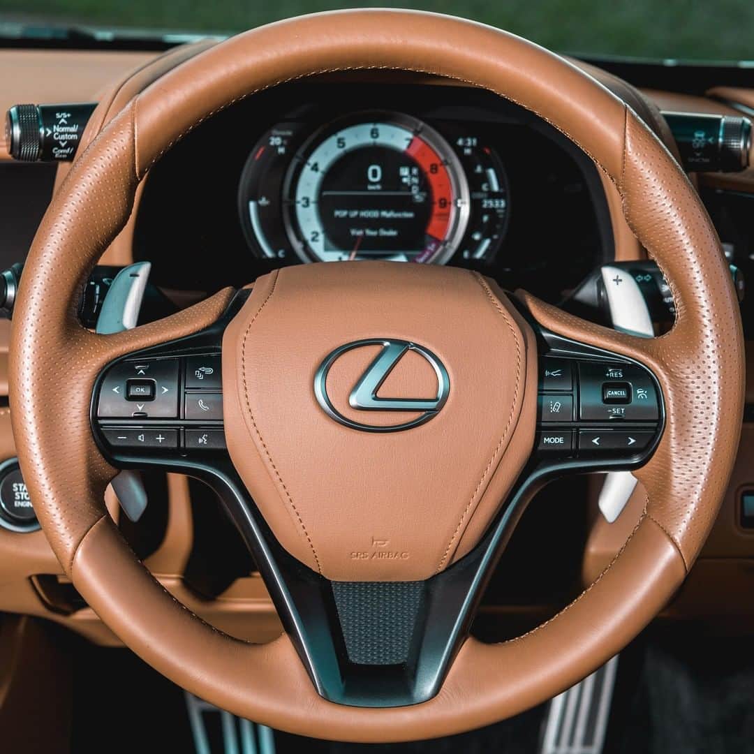Lexus UKさんのインスタグラム写真 - (Lexus UKInstagram)「Hands on the wheel, wind in the hair. #LexusLCC Prototype.  #Design #CarDesign #Automotive #Lexus #LuxuryTravel #Carsofinstagram #LexusLC #Convertible」8月4日 21時00分 - lexusuk