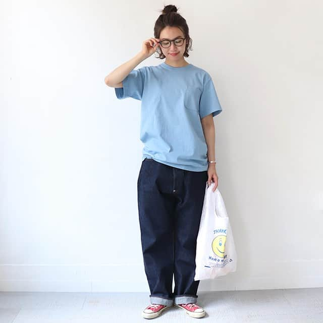 キナリノさんのインスタグラム写真 - (キナリノInstagram)「. 深みのある美しいワンウォッシュ「ORDINARY FITS｜FARMERS 5P DENIM -ONE WASH」 . ─────────────────── キナリノアプリでは素敵な情報とアイテムを、 毎日お届けします。 →ダウンロードはプロフィールリンクから ─────────────────── . 今シーズンより新しくなった NEW FARMERS 5POCKET DENIM。 股下のもたつきをなくし、穿きはじめから柔らかさのあるルーズな織りで、軽さと履きやすさが特徴。 フロントはボタンフライ、ミミの仕様など、ビンテージデニムを思わせる細かなこだわりや、履き心地とシルエットにこだわった1本に。 ユニセックスアイテムですので、男女問わず着こなしやすいアイテムです＊ . ▶︎こちらのアイテムはキナリノアプリで販売中！ 「お買いもの」→「インスタグラム掲載」から、インスタグラムでご紹介したアイテムをご覧頂けるようになりました。 アプリを最新版にアップデートのうえ、お買い物をお楽しみください。 . #パンツ #デニム #ファッション #コーディネート #ワンウォッシュ #STRATOBee #ORDINARYFITS #pants #widepants #denim #coordinate #ootd #丁寧な暮らし #暮らし #キナリノモール #キナリノ . https://kinarino-mall.jp/item-29840」8月4日 21時00分 - kinarino_official