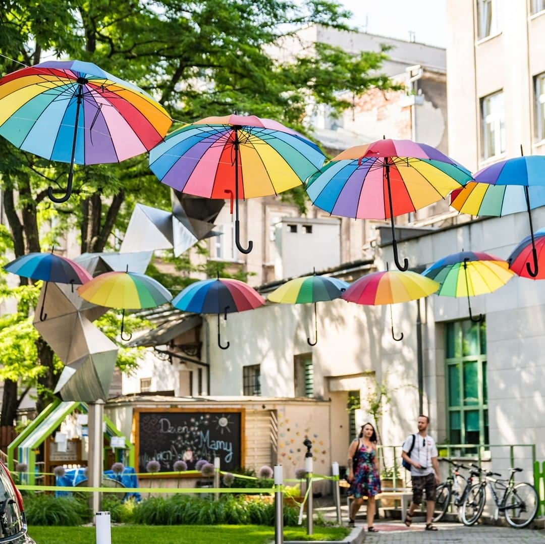 ルフトハンザさんのインスタグラム写真 - (ルフトハンザInstagram)「The young and alternative Kazimierz district is only a few steps away from the Vistula bank and a magnet for creative minds. #Lufthansa #CityOfTheMonth #Kraków」8月4日 21時01分 - lufthansa