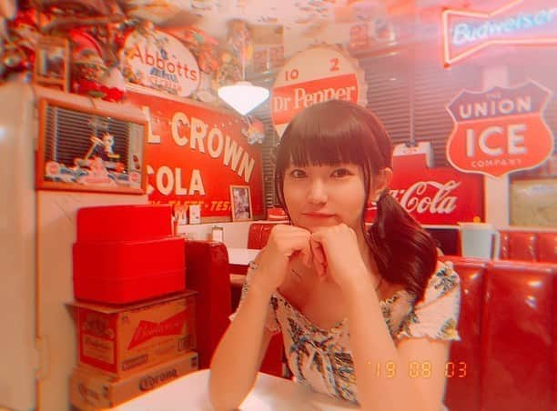 坂東遥さんのインスタグラム写真 - (坂東遥Instagram)「将来 こういう家に住みたい （＾ω＾） #ペッパーズドライブイン #オフショル #へそだし #fashionista #サイドアップ #ヘアアレンジ #ぱっつん前髪 #フォローミー」8月4日 21時01分 - b.haruka1103