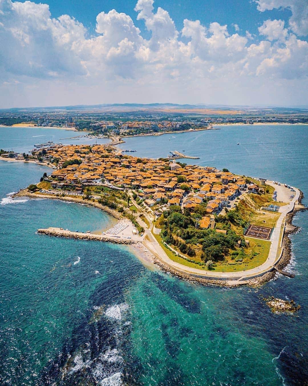 BEAUTIFUL DESTINATIONSさんのインスタグラム写真 - (BEAUTIFUL DESTINATIONSInstagram)「Check out the UNESCO Old Town on the Bulgarian Black Sea Coast. You can see the remains of the fortress that has been fortified since Roman times. (📷: @marc_nouss 📍: Nessebar, Burgas, Bulgaria)」8月4日 21時07分 - beautifuldestinations