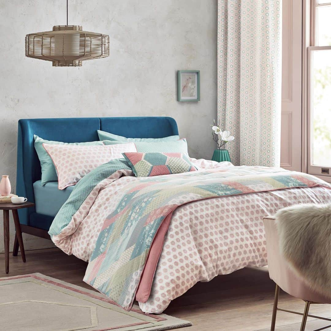 Nextさんのインスタグラム写真 - (NextInstagram)「Looking to inject some subtle summer shades into your home? Opt for pastels and patchwork prints! 🔍 Bed set: 569753 Cushion: 538710 Throw: 126371 Rug: 508488 Light: 617254. #bed #bedding #patchwork #bedroom #homeinterior #interior #homedecor #decor #weekend #weekendvibes」8月4日 21時07分 - nextofficial