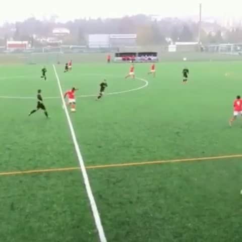カルロス・テベスのインスタグラム：「Yo this is the best assist I’ve ever seen 😳 @rcamara20」
