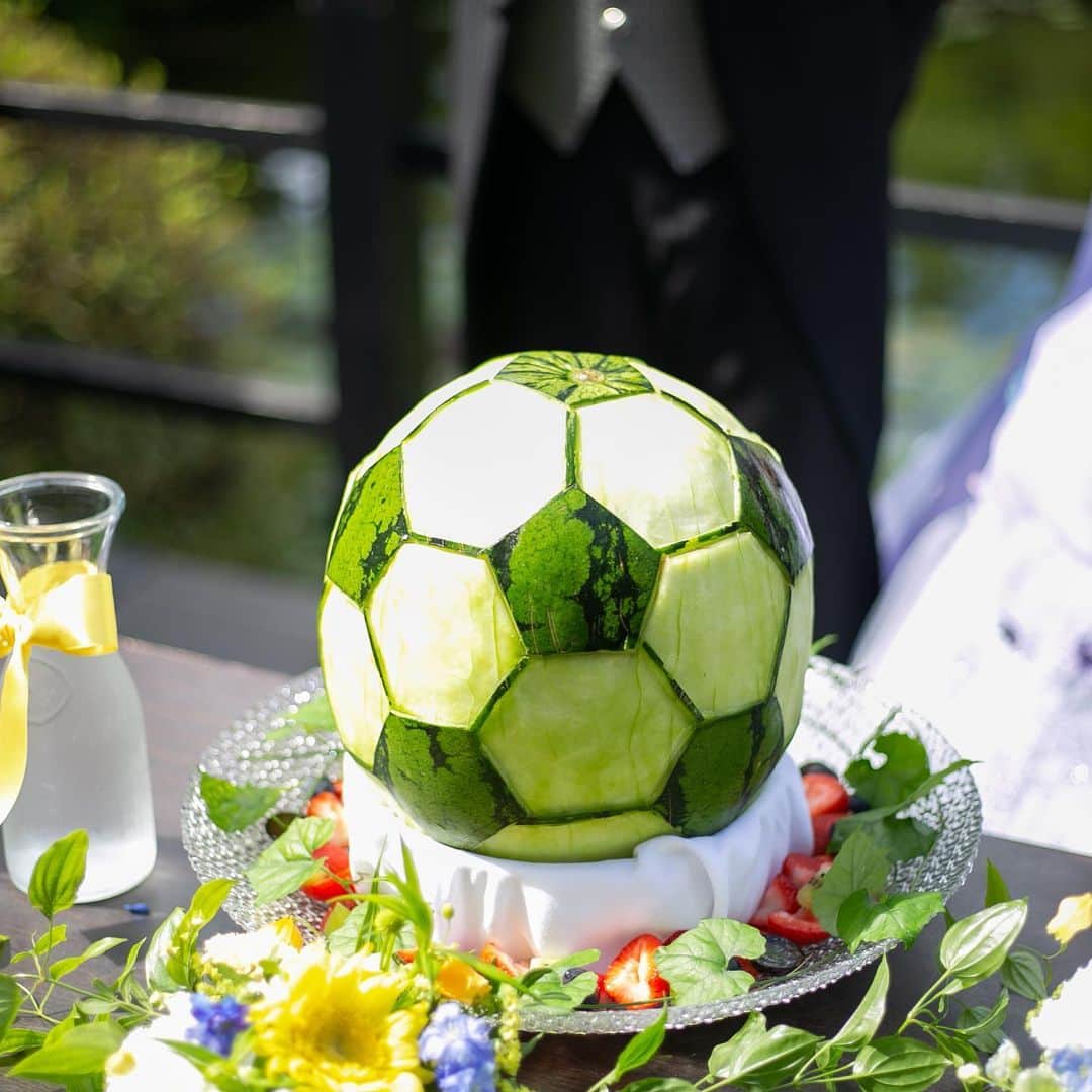 小林樓《新潟県見附市：結婚式場》さんのインスタグラム写真 - (小林樓《新潟県見附市：結婚式場》Instagram)「ん？？サッカーボール？スイカ？？ 「新郎新婦✖️小林樓」夏のオリジナル演出♡ #小林樓#結婚式#wedding#ウェディング#和モダン#結婚式レポ#大人女子#大人可愛い#大人婚#可愛い#日本庭園#JapaneseGarden#和婚#白無垢#色打掛#新潟県#新潟#見附市#見附#中越#和婚をもっと盛り上げたい#新潟プレ花嫁#新潟卒花嫁#新潟花嫁#新潟プレ花嫁#プレ花嫁#卒花嫁#新潟花嫁#思わず写真を撮りたくなる結婚式」8月4日 21時12分 - kobayashirowedding