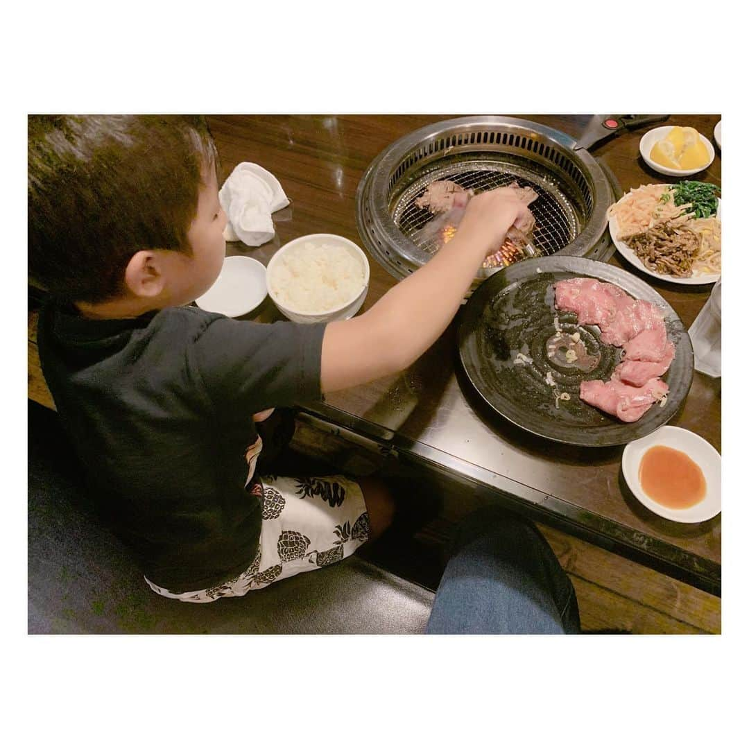 辻希美さんのインスタグラム写真 - (辻希美Instagram)「今夜は焼肉食べに行って来ました(♡ˊ艸ˋ♡)💕💕👍" #夕飯 #焼肉 #写真 は #タン塩 #そっちゃん が焼いてくれたよ #めっちゃ食べた #腹パン #美味しかった #ご馳走様でした #😘💕」8月4日 21時22分 - tsujinozomi_official