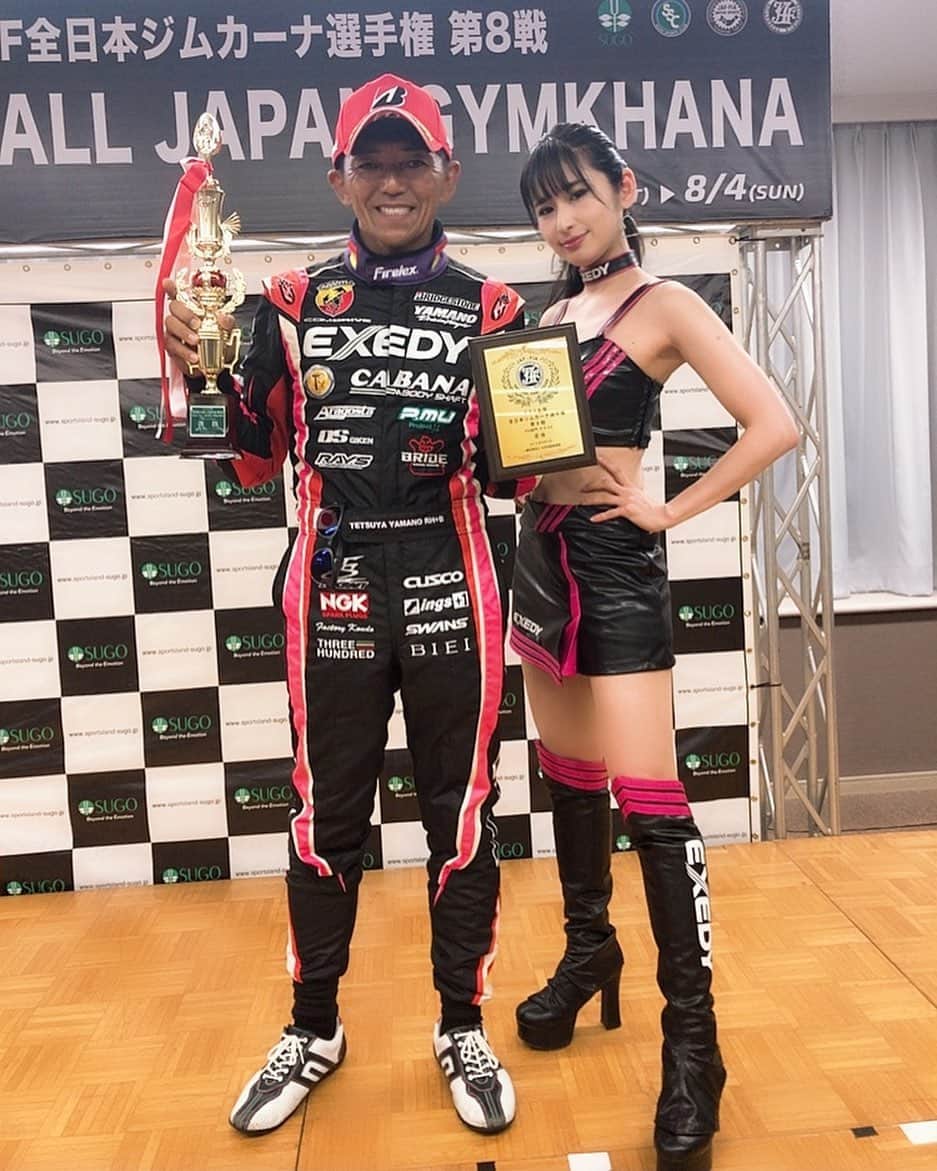 有馬綾香のインスタグラム：「山野選手 優勝おめでとうございます！！ ジムカーナ選手権、通算112勝目！！！ 凄すぎます😭！ #gymkhana #ジムカーナ #全日本ジムカーナ選手権 #スポーツランドsugo #EXEDY #exedyracinggirls #rq #山野哲也 #レース #レースクイーン」