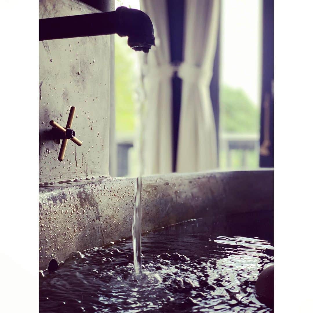 奥菜恵さんのインスタグラム写真 - (奥菜恵Instagram)「娘とお風呂の時間、向かい合って色んな話をする。そんな時間がとても好き。  #お風呂 #親子」8月4日 21時19分 - megumi_okina