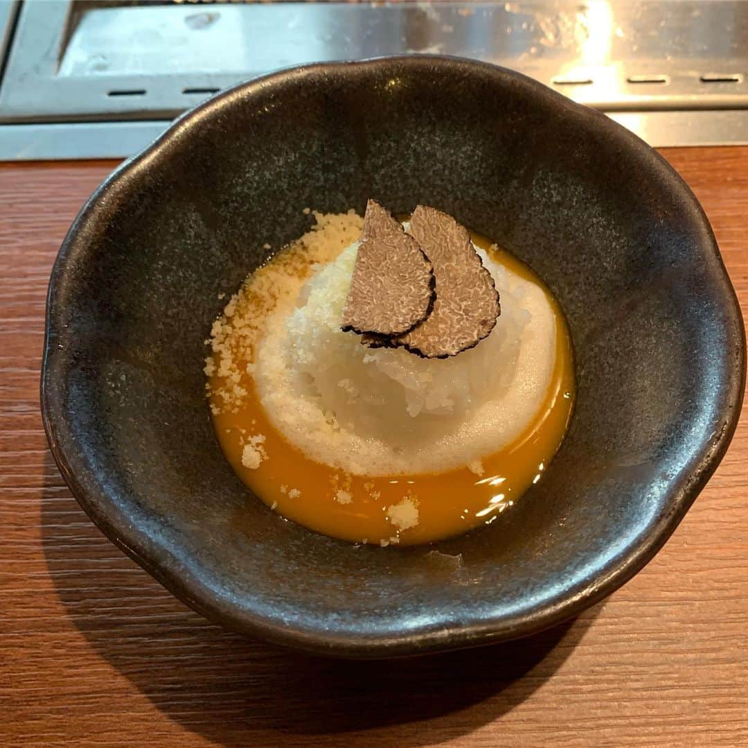 なべやかんさんのインスタグラム写真 - (なべやかんInstagram)「たまには食事の写真。 滅多に載せないよ。 自分で作った漬け丼。 自分で焼いたさざえ。 おじさんがやっている銀座で食べた焼肉。 近藤六のお母さんがくれた大分のギョロッケ。 どれも、美味しゅうございました。  #まぐろ #漬け丼 #さざえ #さざえつぼ焼き #銀座 #焼肉 #銀座パシフィックビル #大分 #ギョロッケ」8月4日 21時25分 - yakan_nabe