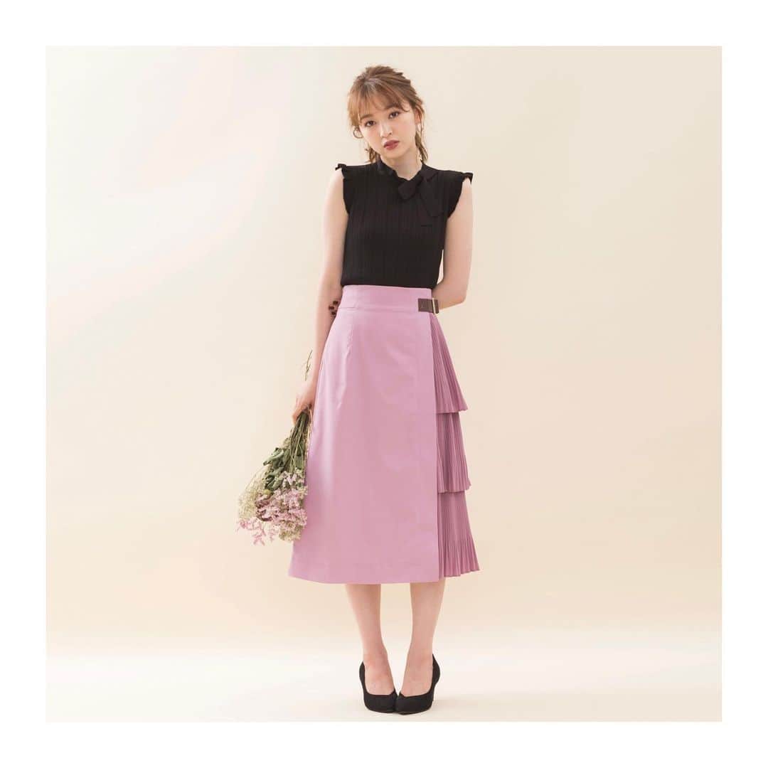 のインスタグラム：「・ ・ AUGUST LOOK ・ ・ ✴︎tops ¥7,900+tax ✴︎skirt ¥14,000+tax ・ ・ ・ #WILLSELECTION #ウィルセレクション  #上西星来 @seira_jonishi_tpd #リボンの日 #リボンの日2019」