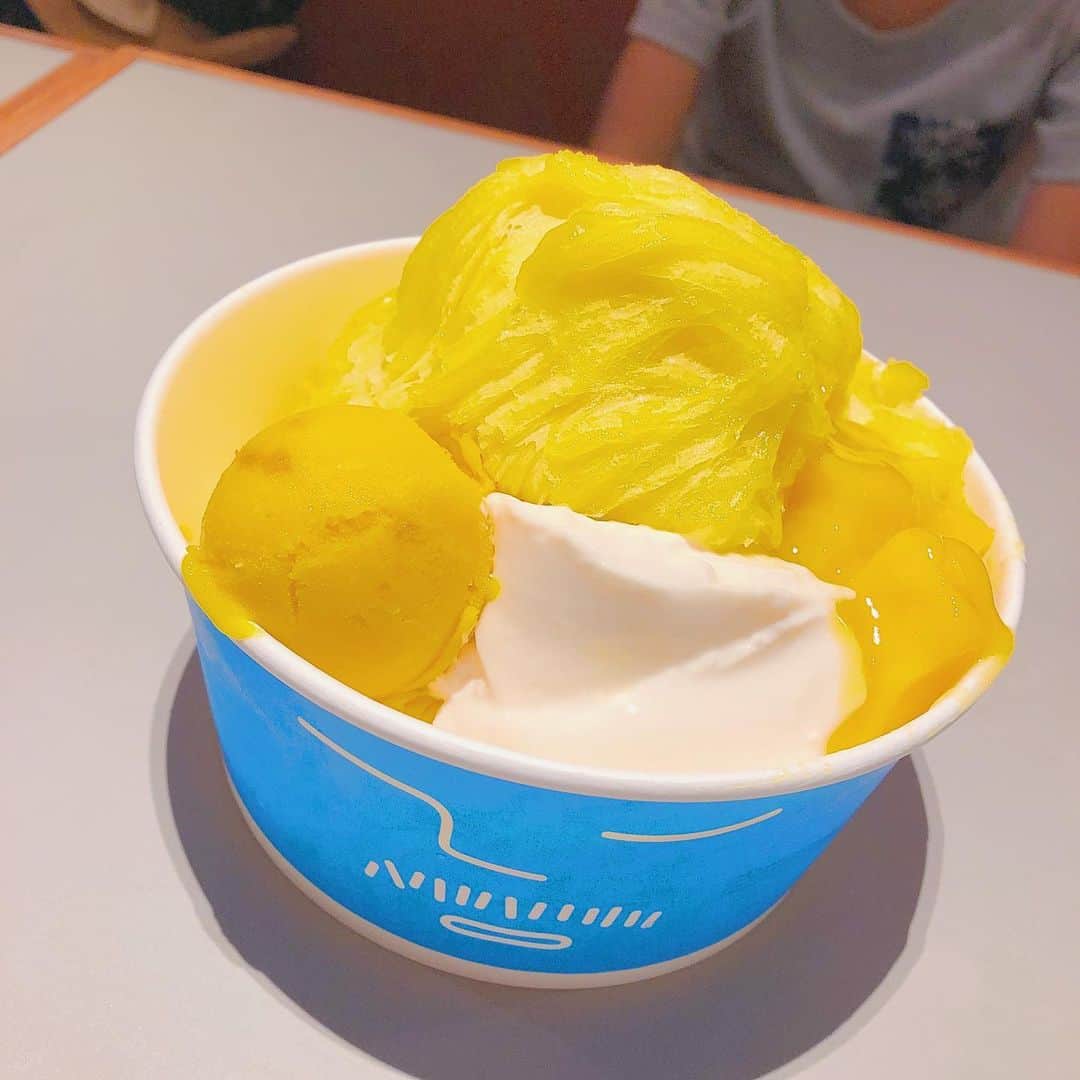 岡部玲子さんのインスタグラム写真 - (岡部玲子Instagram)「アイスモンスターのかき氷🍧✨ もう…見た目からしてふわっふわ🥺 そして…それを見つめる息子🤣(2枚目) 夜は暑気払いでお肉〜っ🍖✨(3枚目)  さてー帰るぞっ‼️ #岡部玲子 #子育て #主婦 #アラフォーママ #タレント #レポーター #40代突入 #アイスモンスター #かき氷 #肉 #mama #talent #reporter #instagood #f4f #icemonster #signkichijoji #fuwafuwa #frappe #smile #happy #japan #tokyo #kichijoji #love」8月4日 21時35分 - reiko_okabe