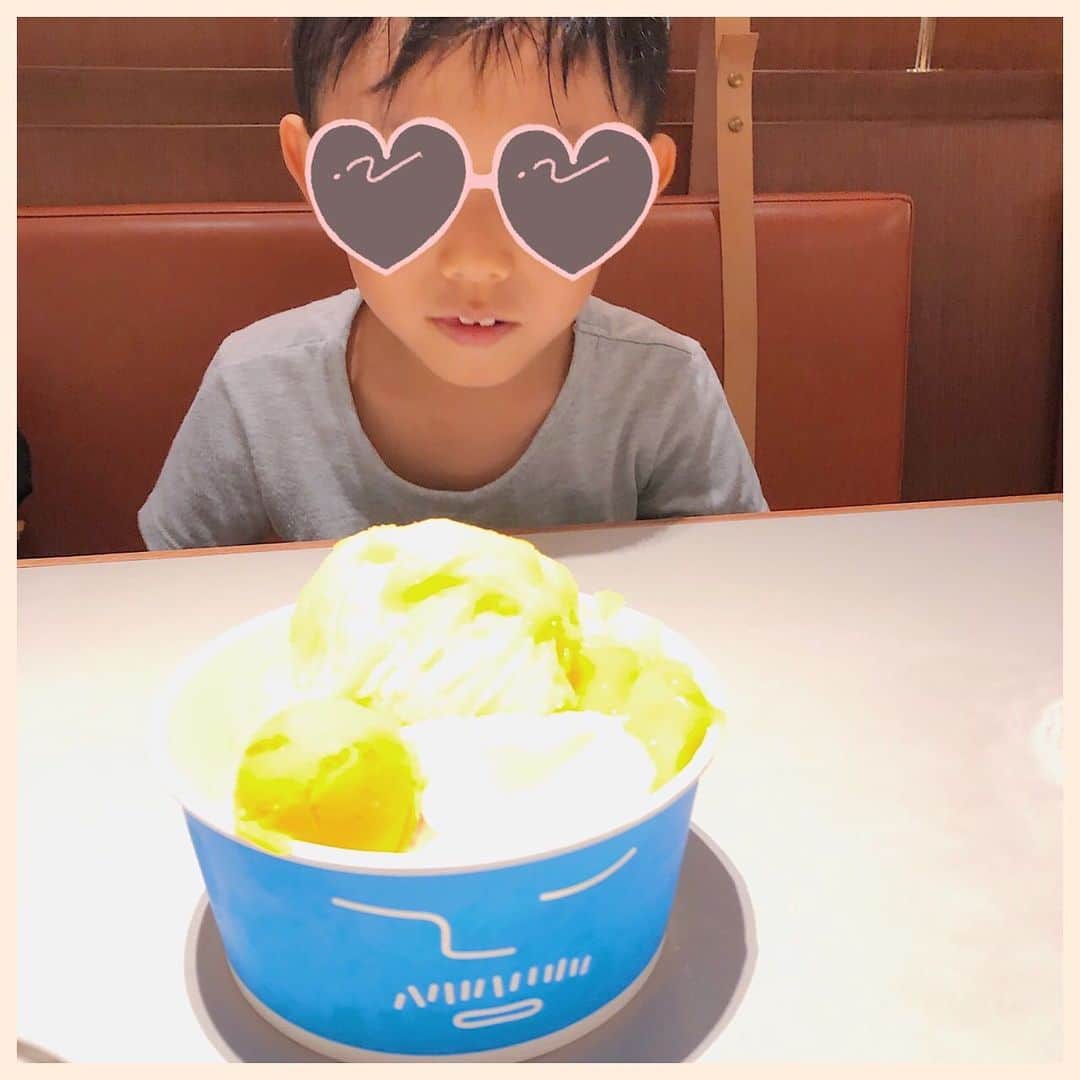 岡部玲子さんのインスタグラム写真 - (岡部玲子Instagram)「アイスモンスターのかき氷🍧✨ もう…見た目からしてふわっふわ🥺 そして…それを見つめる息子🤣(2枚目) 夜は暑気払いでお肉〜っ🍖✨(3枚目)  さてー帰るぞっ‼️ #岡部玲子 #子育て #主婦 #アラフォーママ #タレント #レポーター #40代突入 #アイスモンスター #かき氷 #肉 #mama #talent #reporter #instagood #f4f #icemonster #signkichijoji #fuwafuwa #frappe #smile #happy #japan #tokyo #kichijoji #love」8月4日 21時35分 - reiko_okabe