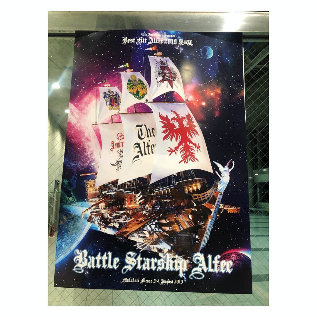 望月理恵さんのインスタグラム写真 - (望月理恵Instagram)「「Battle  Starship  Alfee  夏の乱」  幕張メッセでTHE ALFEE ライブ！！ 1人だと限界があるけど、 3人だと無限になる。 ライブのMCまでかっこいいです。 すごい3人です。  ガラスのドアに貼ってあったポスター ガラスの向こうには、、、😆 #alfee」8月4日 21時37分 - mochiee28