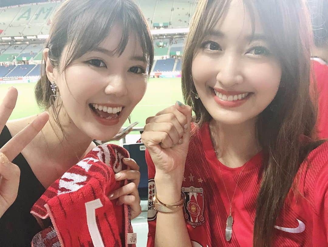 佐達ももこさんのインスタグラム写真 - (佐達ももこInstagram)「久々のサッカー観戦⚽️﻿ ﻿ もちろんしーちゃんと☺️❣️﻿ ﻿ @kaneko_shiori ﻿ ﻿ もう、興奮しすぎて😂💘﻿ 叫んだ〜本当に楽しかった〜😭❤️﻿ ﻿ 埼スタの雰囲気も大好き！﻿ またすぐ観に行きたい〜❤️⚽️﻿ ﻿ ﻿ #浦和レッズ#Jリーグ#サッカー#サッカー観戦#埼玉スタジアム#urawareds」8月4日 21時49分 - sadamomodayo