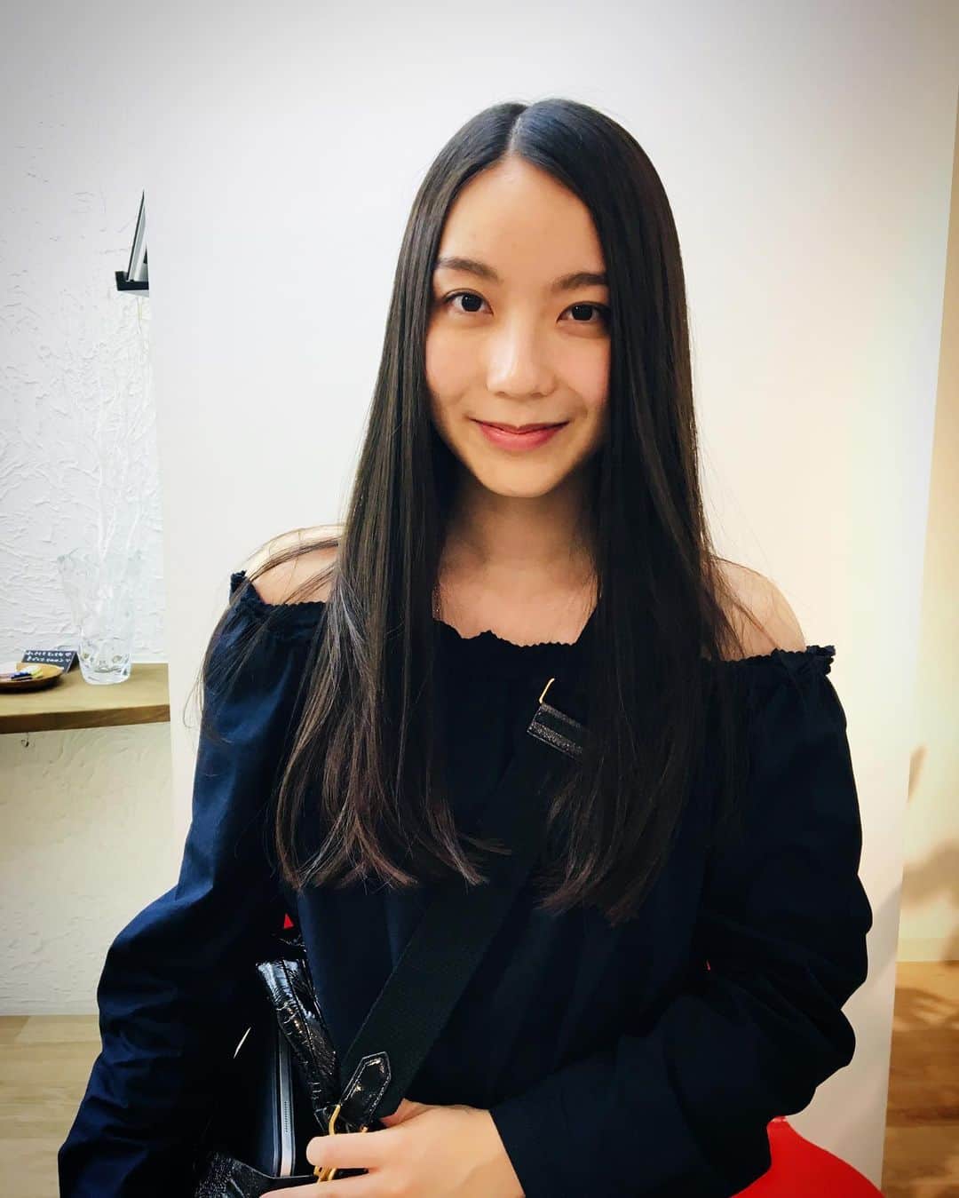 松田華音のインスタグラム：「Наконец-то подстриглась😂」