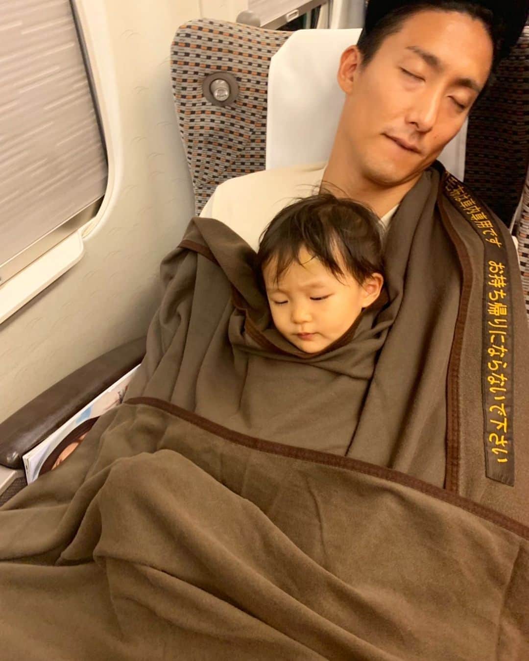 都倉賢のインスタグラム：「I'm gonna sleep now!」