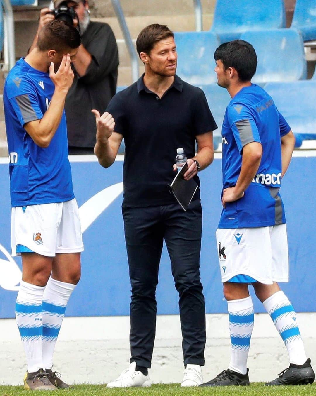 LFPさんのインスタグラム写真 - (LFPInstagram)「The first lessons! 👨🏻‍🏫 • #LaLiga #LaLigaSantander #LaLigaHistory #RealSociedad #XabiAlonso #Football」8月4日 21時58分 - laliga