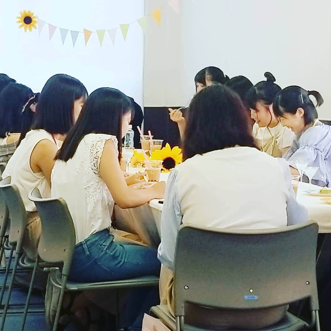 東京観光専門学校さんのインスタグラム写真 - (東京観光専門学校Instagram)「エアラインサービス学科です🛫 本日は女子フェスを開催しました✨ 女子憧れの『ブライダル』『エアライン』『カフェ』のお仕事について、経験者から、リアルなお話を聞きました。それから本校パティシエ先生が作った今流行りの『アイシングクッキー』『タピオカミルクティー』『ミニケーキ』を味わいながら、サプライズのWedding💓💐みんな、仕事以外の憧れの時間になったかな？ TOKANでは、女子憧れの職業を体験できます✨👍まずはホームページを見て、ぜひ、体験授業に来てくださいね✨Professionalな講師陣が、皆様のお越しをお待ちしてます🙌✨ #東京観光専門学校 #ブライダル #エアライン#カフェ #バリスタ #キャビンアテンダント #グランドスタッフ#グランドハンドリング #憧れ#女子就活 #女子フェス #専門学校」8月4日 21時58分 - tokan_1967