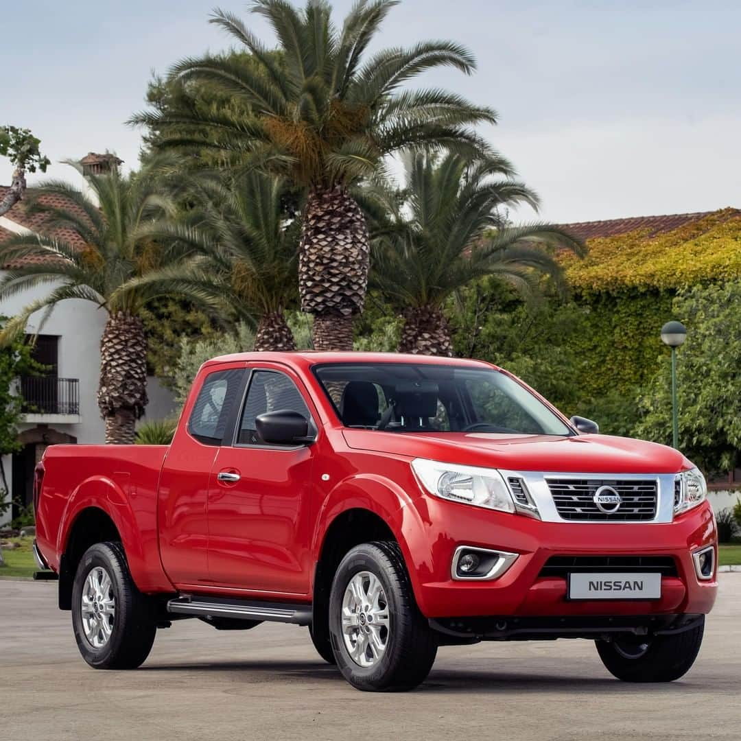 Nissanさんのインスタグラム写真 - (NissanInstagram)「The color red is supposed to either make you hungry or fall in love...this did both. #NissanNavara #Nissan #Navara」8月4日 22時00分 - nissan