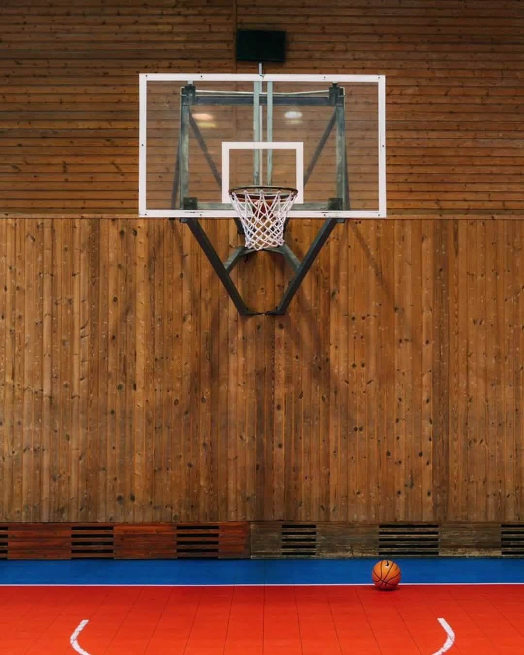のインスタグラム：「Anywhere with a hoop is a #HouseOfHoops. Use the hashtag to show @houseofhoops yours.」