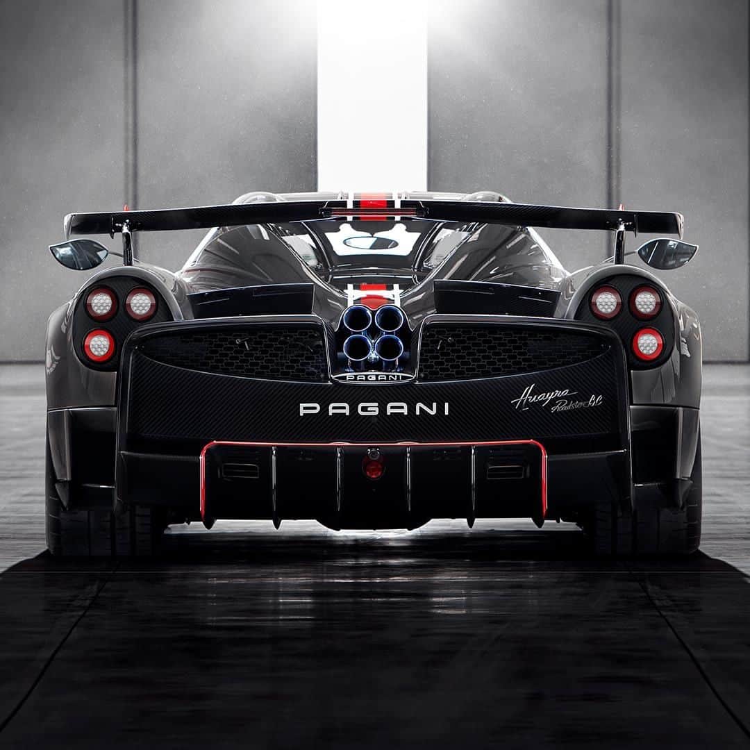 パガーニ・アウトモビリのインスタグラム：「The new Titanium six-exhaust pipe system exalts the roar of the Pagani twelve-cylinder engine. For the first time in Pagani Automobili, this exhaust system features two extra direct outlets from the catalytic converters also to exploit the blown diffuser principle and generate further downforce.  #discoveringbc #aerodynamics #exhaust #pagani #huayra #roadsterbc」