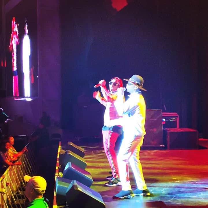 MCハマーのインスタグラム：「#MercyMercyMe 🙏🏿」