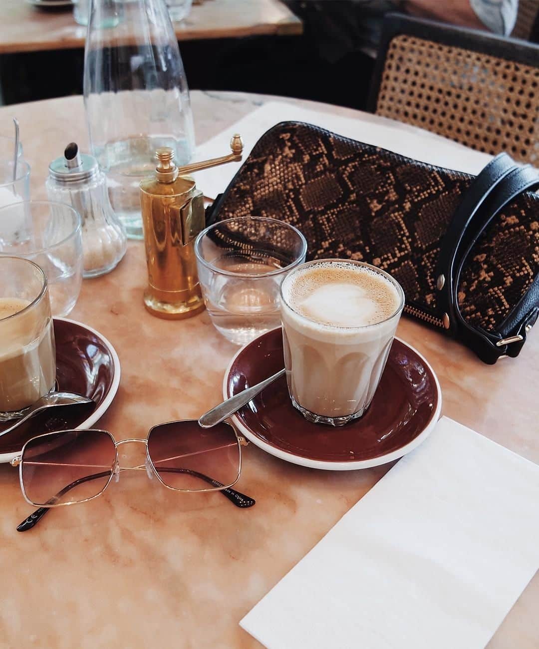 アクセサライズのインスタグラム：「Sunday coffee stop with @laurencrowe88 and @sineadcrowe. ☕ -- "The best thing about having a sister is always having someone by your side, plus you get to steal their amazing clothes and accessories...!" - Sinead. -- Tap the link in our bio to shop the Sasha shoulder bag (🔍: 7901179700) and Sunset sunglasses (🔍: 6930555000). #Accessorize #Accessorizer #SistersDay」