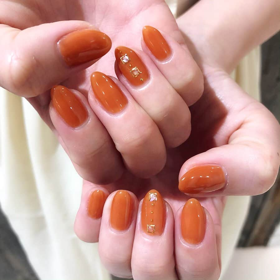 村田莉さんのインスタグラム写真 - (村田莉Instagram)「🍊🍊🍊🍊🍊 . ネイルはちょっぴりくすんだオレンジカラー🍊 美味しそうなとぅるん系🤤 . @_hitomi821.nail_  @risel_eyenail . いつもありがとう♥️ . #new #nail #naildesign  #nailstagram #summernails  #네일 #네일아트 #네일스타그램」8月4日 22時07分 - murata_mari