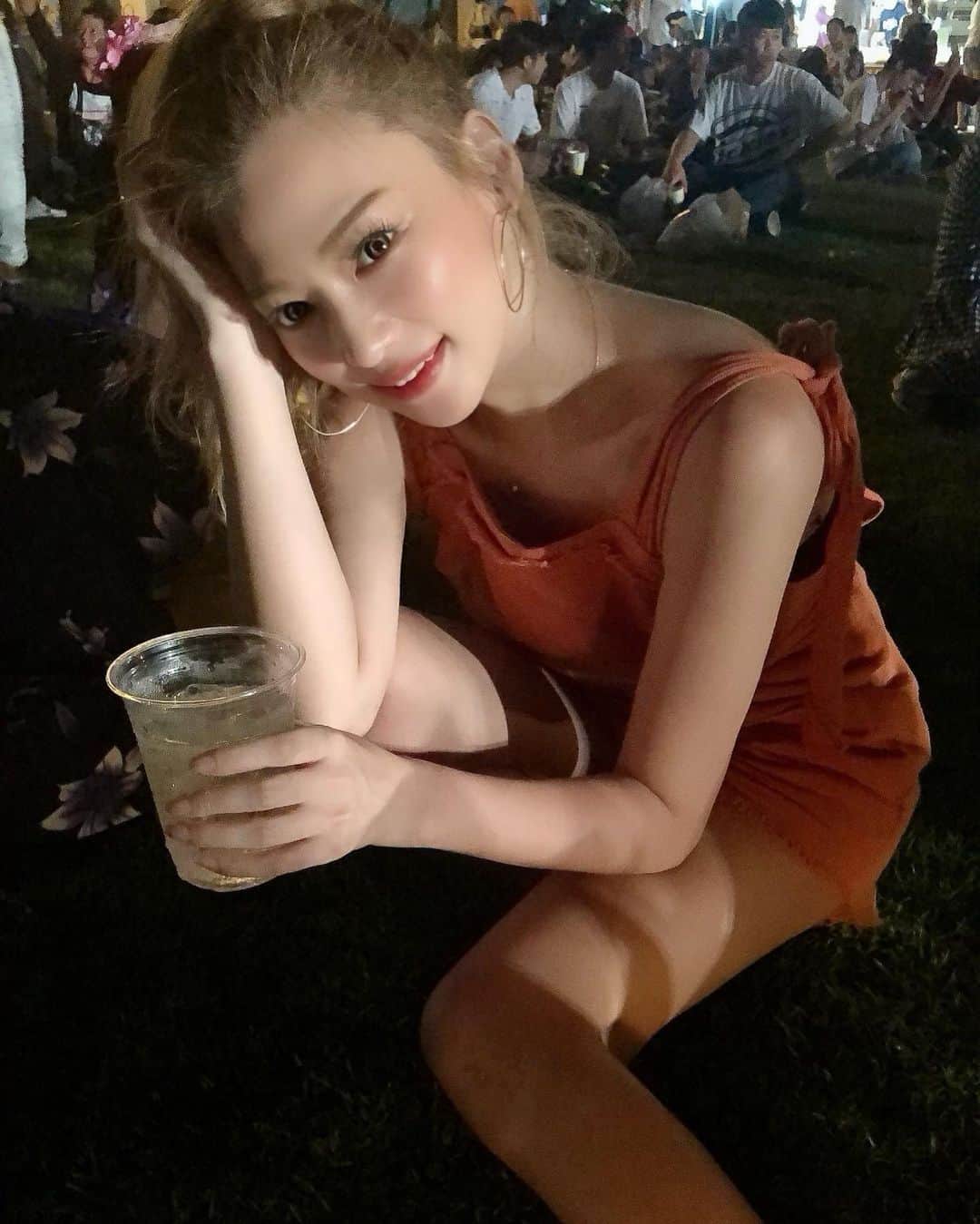長谷川唯のインスタグラム：「・ ・ 一緒に飲もう〜？🥂かんぱーい🧡 ・ ・  小さい頃は毎年行ってた四日市祭りに今年は行けたんだ🙈💗やっぱり大好き町なんだなって改めて感じれた✨ ・ ・ まだまだ実家で満喫しまぁーす😍✨✨ ・ ・ #四日市祭り #mie #happy #summer #祭り #hometown #love #夏 #大四日市祭り」