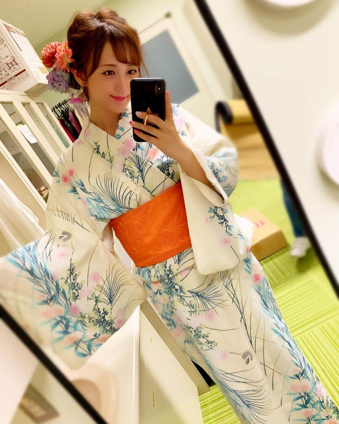 小松彩夏さんのインスタグラム写真 - (小松彩夏Instagram)「先日の『TVIゴールデンスペシャル第42回 盛岡さんさ踊り 生中継』のときの浴衣の全身◡̈⃝﻿ ﻿ 下駄も白い鼻緒で可愛かったのです♡﻿ ﻿ そこかしこで花火大会が開催されていて、浴衣を着ている人も多いですよね。﻿ ﻿ そんなみなさんをみるのも好き...♡笑﻿ ﻿ やっぱり日本の文化っていいですよね。﻿ ﻿ #浴衣 #👘 #浴衣ヘア #follow #instagood #502 #ヘア #アレンジ #アレンジヘア #ヘアアレンジ #セット #ヘアセット #盛岡さんさ踊り #盛岡 #岩手」8月4日 22時13分 - official_ayaka_502