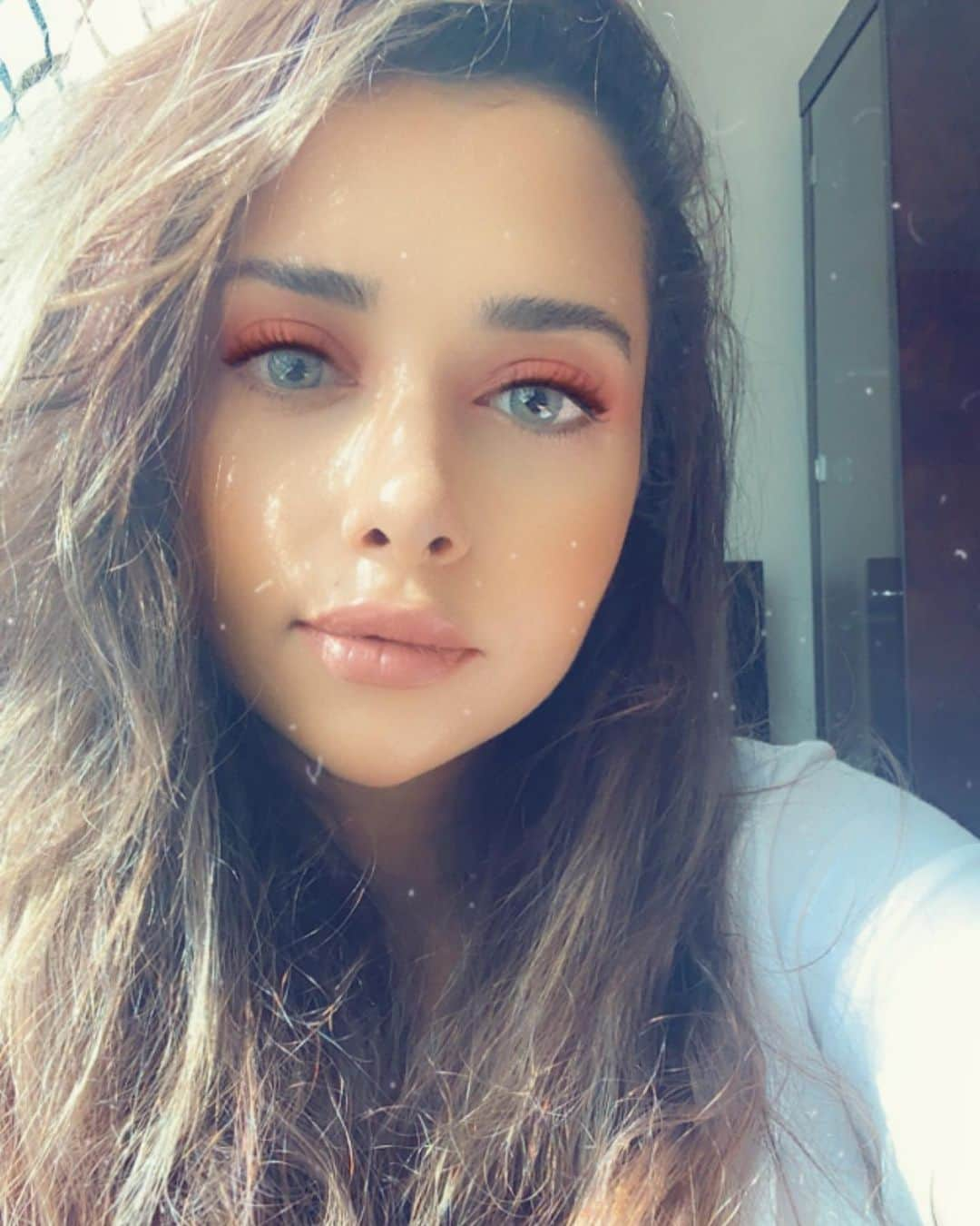 Balqees Ahmed Fathiさんのインスタグラム写真 - (Balqees Ahmed FathiInstagram)「#Neon vibes  تبغون تتوريال مكياج جديد 😍  Do you want a new makeup tutorial?」8月4日 22時19分 - balqeesfathi