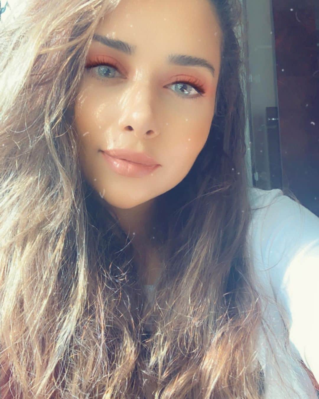 Balqees Ahmed Fathiさんのインスタグラム写真 - (Balqees Ahmed FathiInstagram)「#Neon vibes  تبغون تتوريال مكياج جديد 😍  Do you want a new makeup tutorial?」8月4日 22時19分 - balqeesfathi