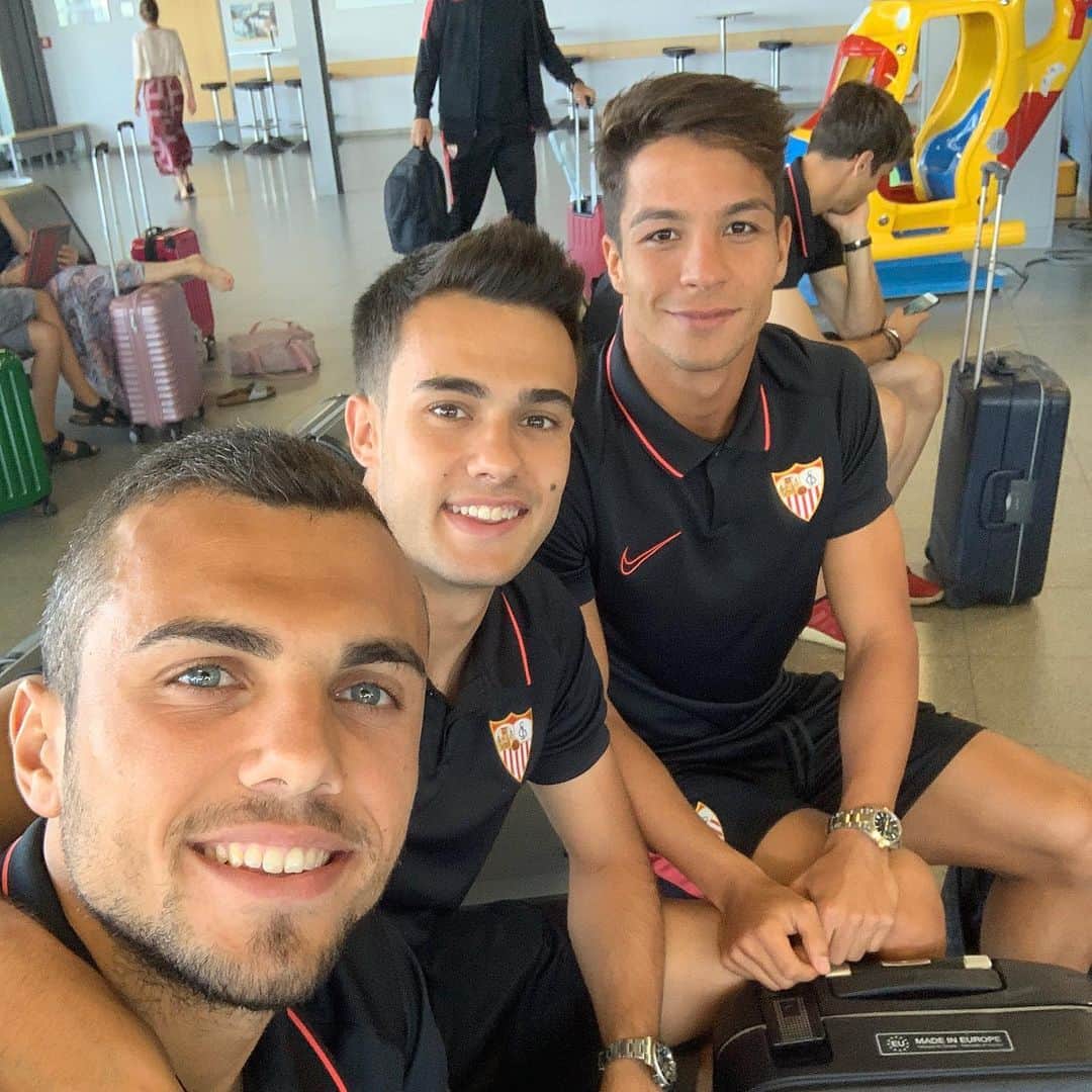 オリベル・トーレスのインスタグラム：「Con la preparación terminada en Alemania de la mejor manera, vuelta a casa✈️ @sevillafc」