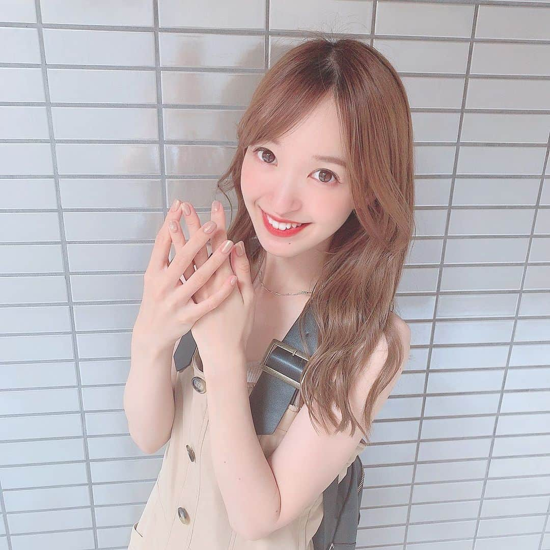 あかねぴさんのインスタグラム写真 - (あかねぴInstagram)「.﻿ ﻿ ぷっかちゃんネイル💅♡﻿ ﻿ 今回は久しぶりにストーンを﻿ ちょこっとのせてもらいました🌜﻿ ﻿ つやつやのミラーネイルに﻿ ずっとハマってる🥺💕﻿ ﻿ #nail #jelnail #salon #ebisu  #mirrornails #beige #nuancenail  #ジェルネイル #ミラーネイル  #ストーン #ベージュ #夏ネイル」8月4日 22時28分 - akanepi0426