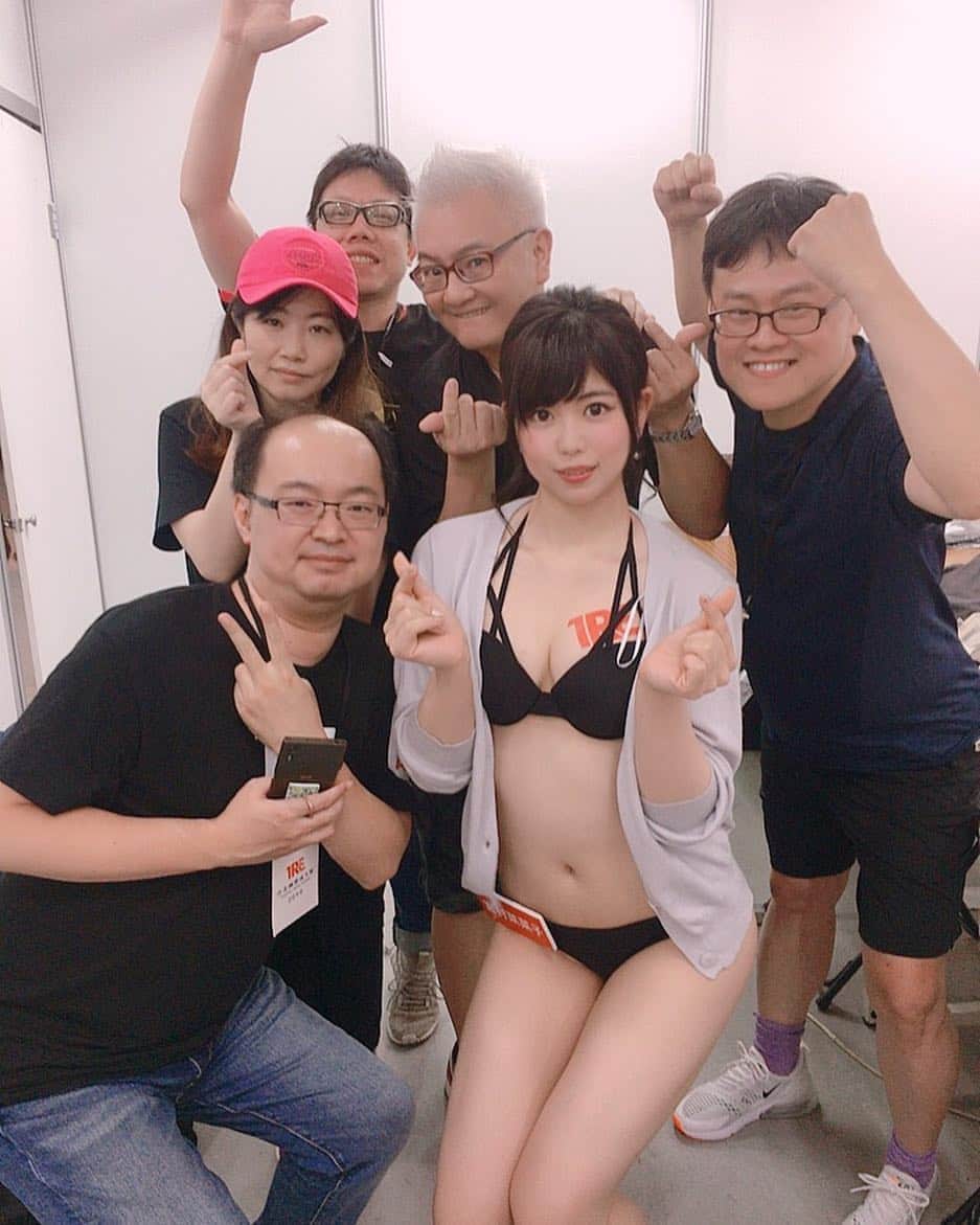 成人展 