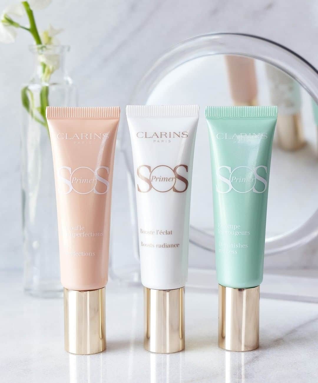 CLARINSさんのインスタグラム写真 - (CLARINSInstagram)「Which are you wearing to Sunday brunch? 💫SOS Primer in 02 Peach to blur imperfections 💫SOS Primer in 00 Universal Light to boost radiance 💫SOS Primer in 04 Green to diminish redness 📷: @overglowedit #MakeupHeroes #ClarinsMakeup」8月4日 22時45分 - clarinsusa
