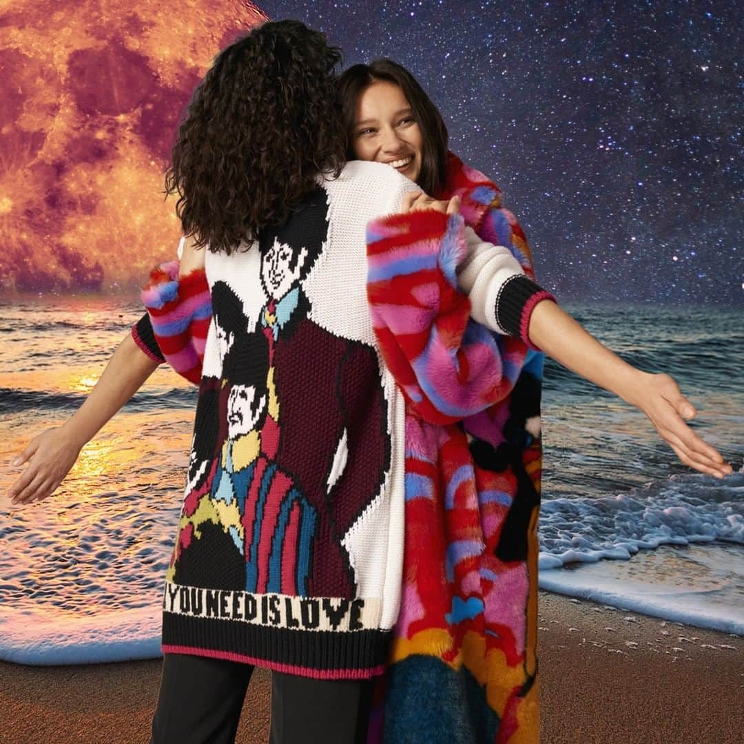 ステラ・マッカートニーさんのインスタグラム写真 - (ステラ・マッカートニーInstagram)「Dancing in the moonlight wearing the new 'All Together Now' collection, available in-store and online now. ⁣ ⁣ #StellaMcCartneyxTheBeatles #TheBeatles #YellowSubmarine」8月4日 23時00分 - stellamccartney