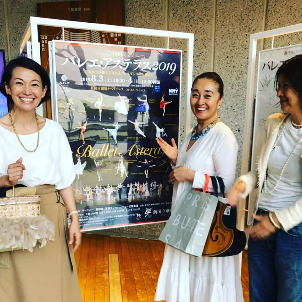 岡田美里さんのインスタグラム写真 - (岡田美里Instagram)「海外で活躍する日本人バレエダンサー総出演の舞台に私の仲良しの娘ちゃんが二人も出演✨の#新国立劇場オペラパレス #新国立バレエ団と共演したのは赤ちゃんの時から知ってる#信太美奈 ちゃんの娘 ワシントンバレエの#宮崎たま子 ちゃんとハンガリー国立バレエ団の#石崎双葉 ちゃん✨最高だったー✨」8月4日 23時16分 - millieokada