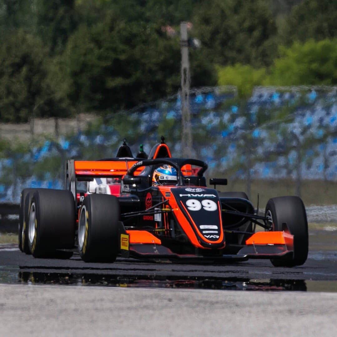 ソフィア・フロルシュさんのインスタグラム写真 - (ソフィア・フロルシュInstagram)「Just watching the @f1 race 🏎 Raced at Hungaroring some weeks ago aswell 🏁 What do you think about the track? || Anzeige #sophia #sophia99 #racegirl #changeagent #racing #formula #hungaroring #f1」8月4日 23時12分 - sophiafloersch