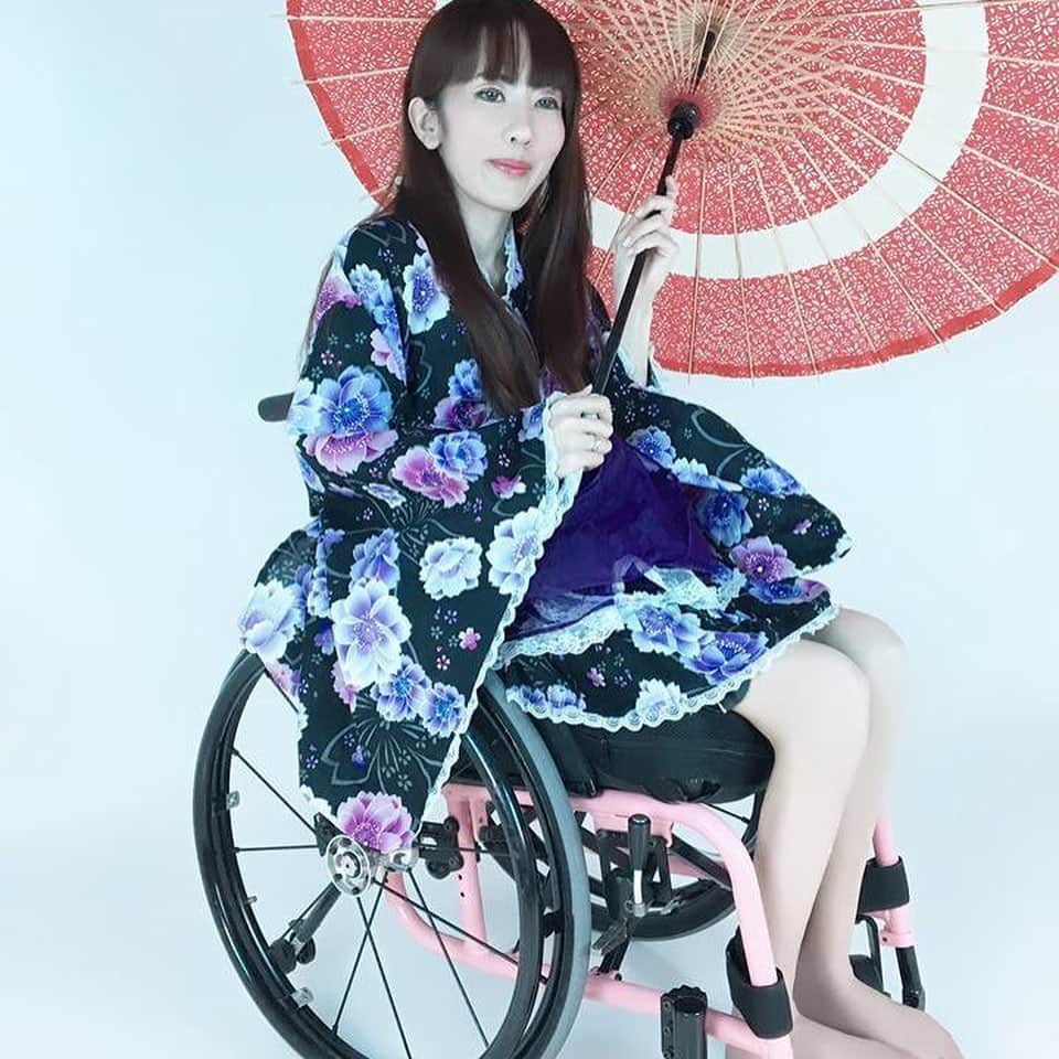 麻生真里さんのインスタグラム写真 - (麻生真里Instagram)「8月になり、本格的に暑くなりました💦体調、熱中症、気をつけてください🙇‍♀️ #portrait #portraitmood #portrait_star #portraits_ig #portrait_shots #japaneasedress #wheelchairgirl #portrait_universe #disabledfashion #wheelchairgirl  #wheelchairbarbie #best_photogram #wheelchairlife #ポートレートモデル #カメラマンさん募集 #モデル #バリナビ #作品撮りモデル #麻生真里 #写真が好きな人と繋がりたい #写真撮ってる人と繋がりたい #車椅子女子 #車椅子 #車椅子モデル #車椅子タレント #被写体 #ポートレートモデル  #フリーモデル #ポートレート #カメラマンさんと繋がりたい」8月4日 23時25分 - mariaso_official