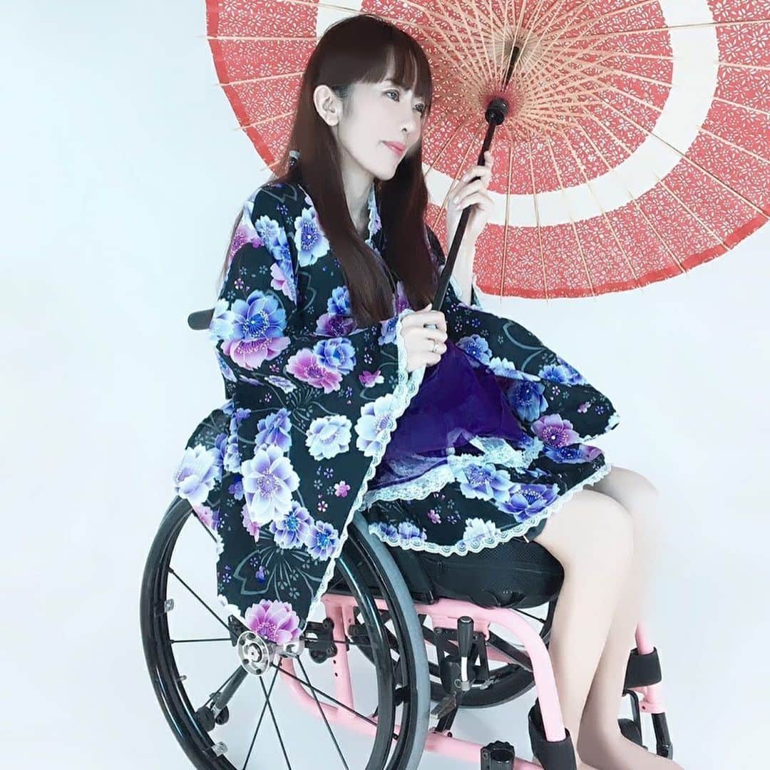 麻生真里さんのインスタグラム写真 - (麻生真里Instagram)「8月になり、本格的に暑くなりました💦体調、熱中症、気をつけてください🙇‍♀️ #portrait #portraitmood #portrait_star #portraits_ig #portrait_shots #japaneasedress #wheelchairgirl #portrait_universe #disabledfashion #wheelchairgirl  #wheelchairbarbie #best_photogram #wheelchairlife #ポートレートモデル #カメラマンさん募集 #モデル #バリナビ #作品撮りモデル #麻生真里 #写真が好きな人と繋がりたい #写真撮ってる人と繋がりたい #車椅子女子 #車椅子 #車椅子モデル #車椅子タレント #被写体 #ポートレートモデル  #フリーモデル #ポートレート #カメラマンさんと繋がりたい」8月4日 23時25分 - mariaso_official