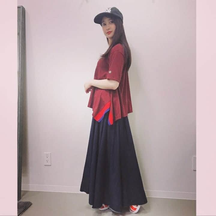 土屋太鳳さんのインスタグラム写真 - (土屋太鳳Instagram)「今日の私服😳✨ スカートは大好きな DOUBLE STANDARD CLOTHING 💡 あとは、 上から下まで #アシックスアパレル 👍👍👍 サンダルがこれまた気持ちいいんですよ…！ ぜひこの気持ちよさを たくさんの人に感じてほしいです❤️ #アシックスジャパン #アシックスアパレル #asicstiger」8月4日 23時22分 - taotsuchiya_official