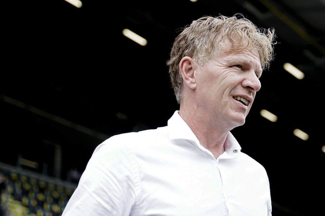 ADOデン・ハーグさんのインスタグラム写真 - (ADOデン・ハーグInstagram)「Fons Groenendijk begint als langstzittende coach in de Eredivisie aan het seizoen. Een mooi gegeven! 💛💚 #TrotsOpFons」8月4日 23時23分 - adodenhaag