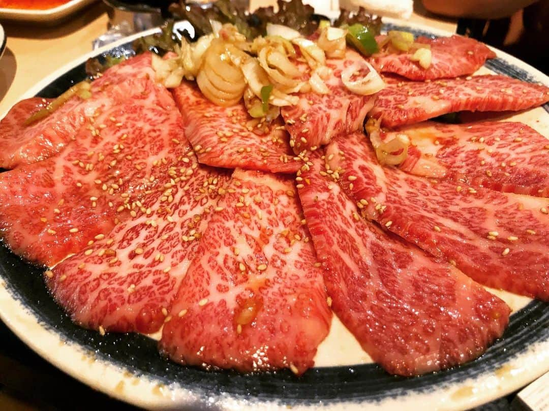 シーサーさんのインスタグラム写真 - (シーサーInstagram)「・ トケタ、、 ぐはー◎  #ぐはー #焼き肉 #霜降り #ちょっとで満足」8月4日 23時32分 - __seasir__