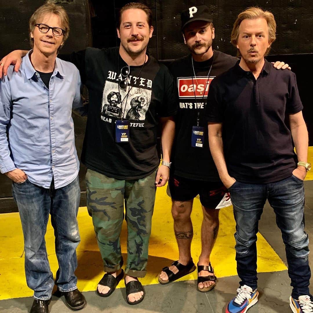 デヴィッド・スペードのインスタグラム：「Nice to have @portugaltheman stop by to watch @lightsout the other day. A lot of bands stop by to kill time between encores  @thedanacarvey」
