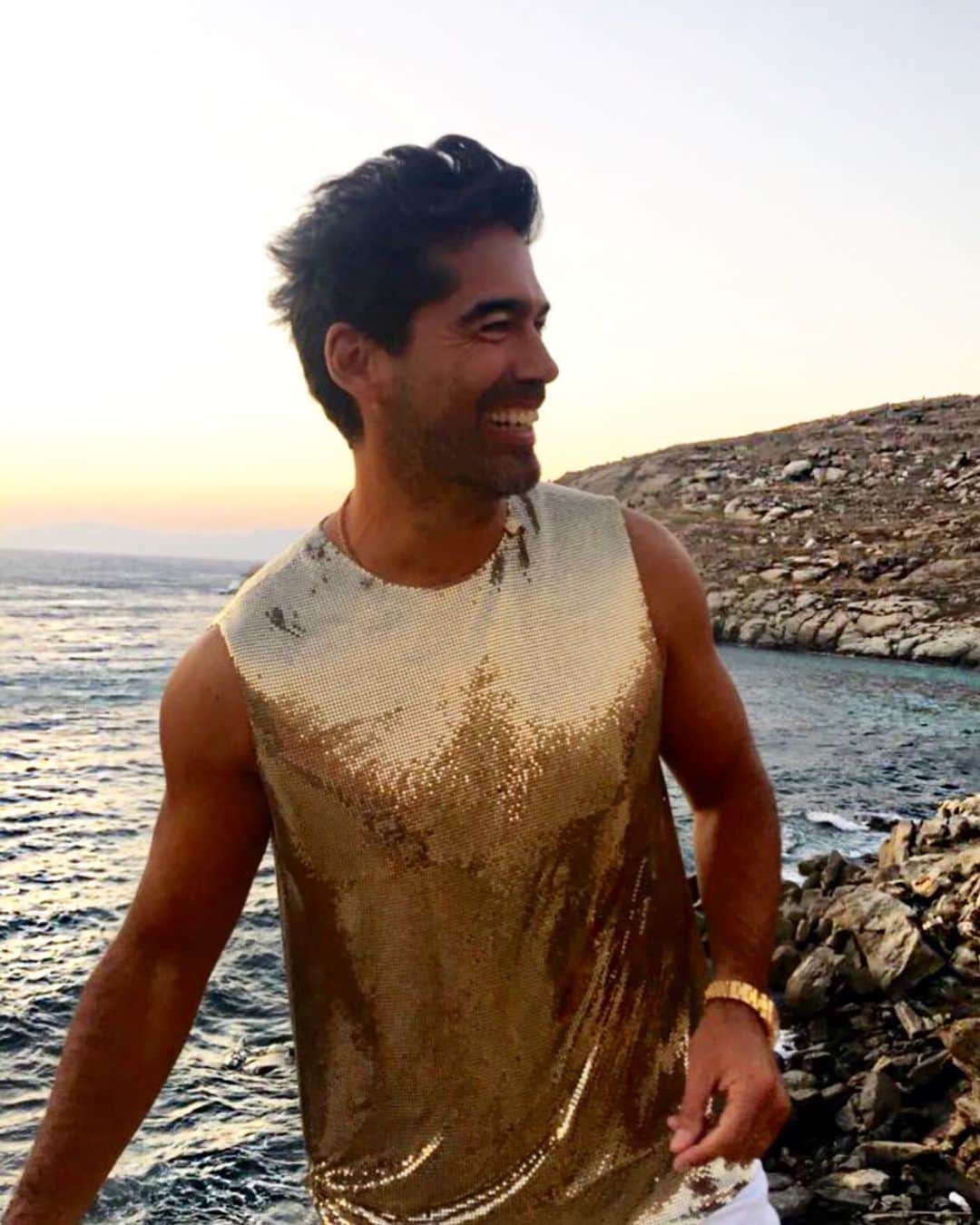 のインスタグラム：「Today is my Birthday!!!! Anyone who knows me would tell you that I take my Birthdays very, very seriously!  Not only is it a celebration of life, but a celebration of the amazing people in my life !!! For this I am eternally grateful and sooo blessed!!! I thank god everyday for my wonderful family, my love @drjakedeutsch and my amazing friends!!! I love u❤️❤️❤️❤️ Now let’s dance!!!! #birthday #life #celebration #family #love #bastyle #greece #brianatwood #happiness #grateful #love」